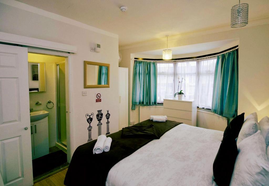 Gable Lodge London B&B Enfield Kültér fotó