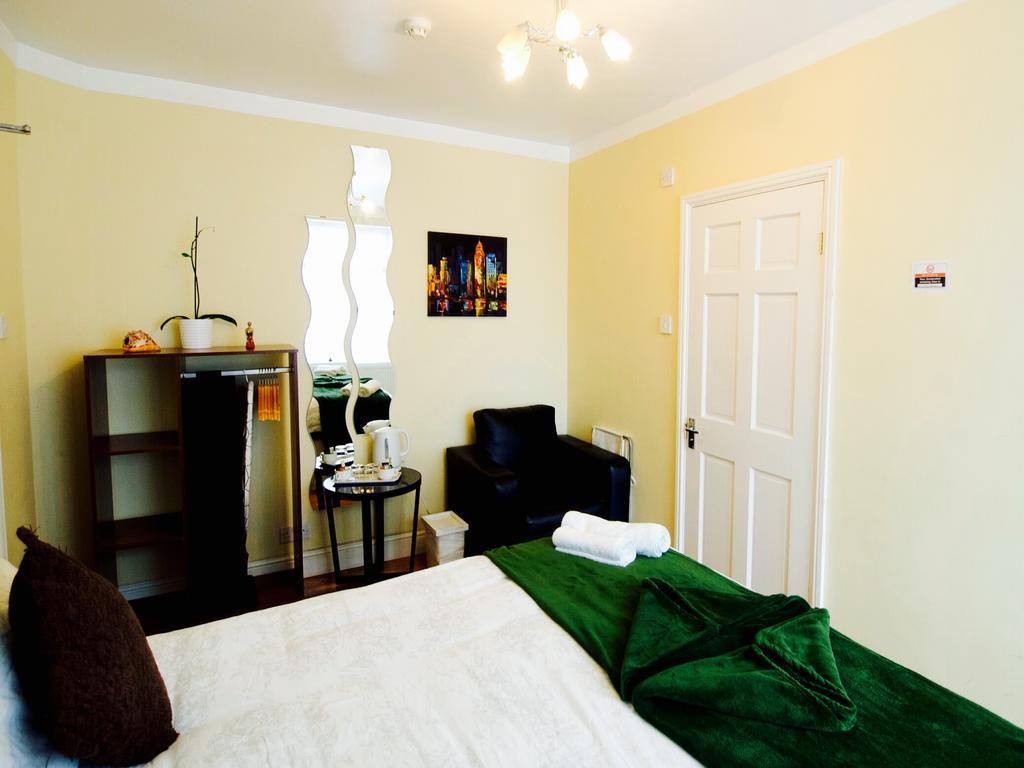 Gable Lodge London B&B Enfield Kültér fotó