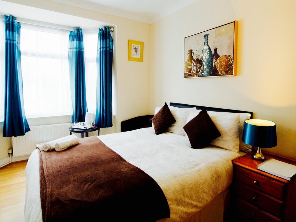 Gable Lodge London B&B Enfield Kültér fotó