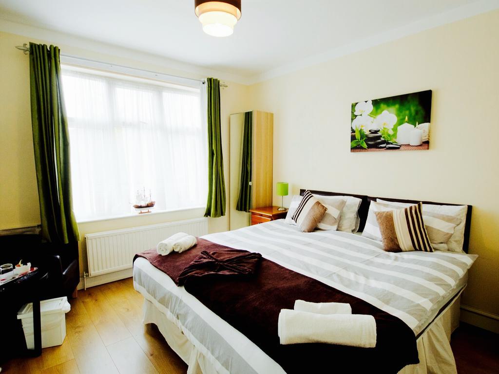 Gable Lodge London B&B Enfield Kültér fotó
