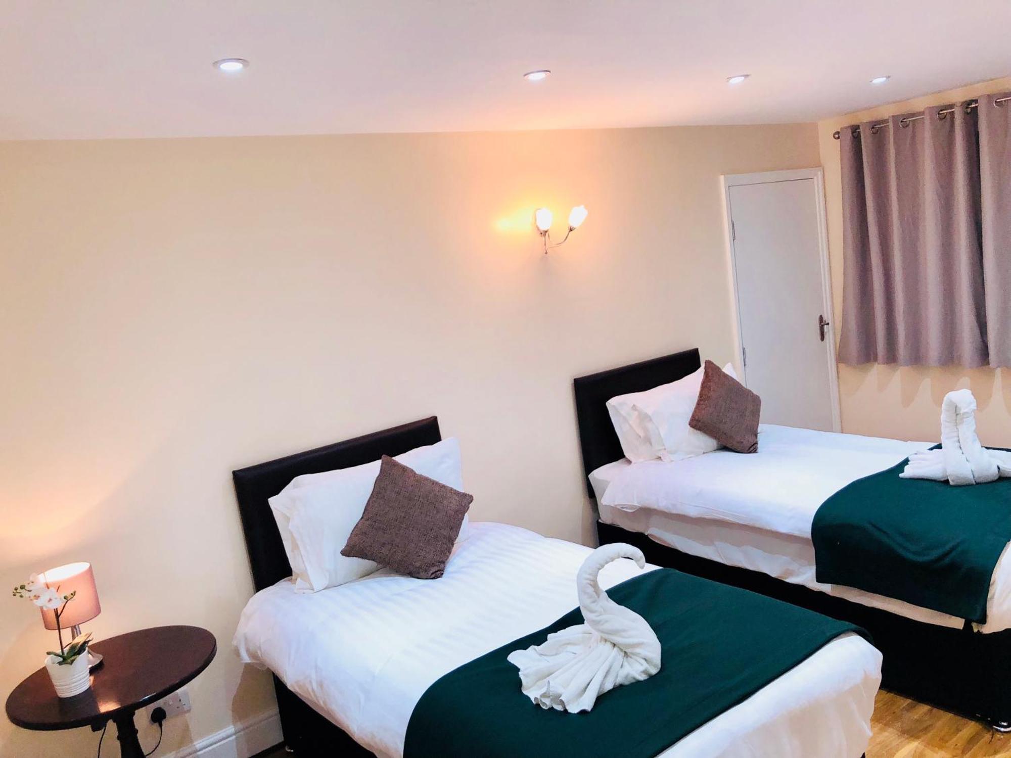 Gable Lodge London B&B Enfield Kültér fotó